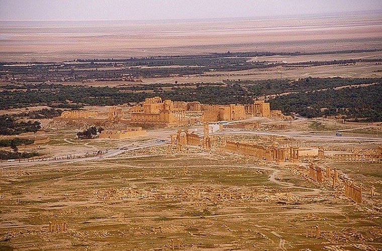 Palmyra là một trong những thành phố cổ đại quan trọng nhất ở Syria đang có nguy cơ bị ảnh hưởng nghiêm trọng từ cuộc nội chiến. Vào thời La Mã cổ đại, Palmyra là thành phố giữ vai trò quan trọng nhất. Nó nằm dọc theo tuyến đường thương mại nối liền Đông - Tây, với số dân khoảng 100.000 người.